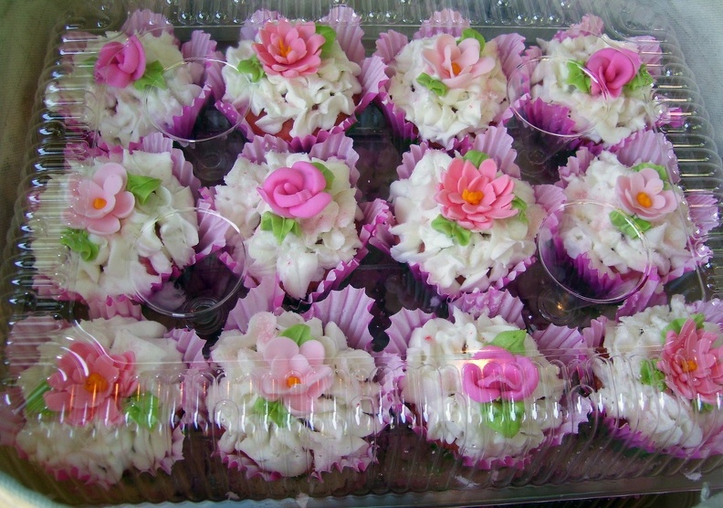 Cupcakes_Pink-Flowers-2.jpg